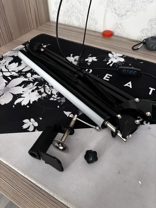 Светильник с кронштейном