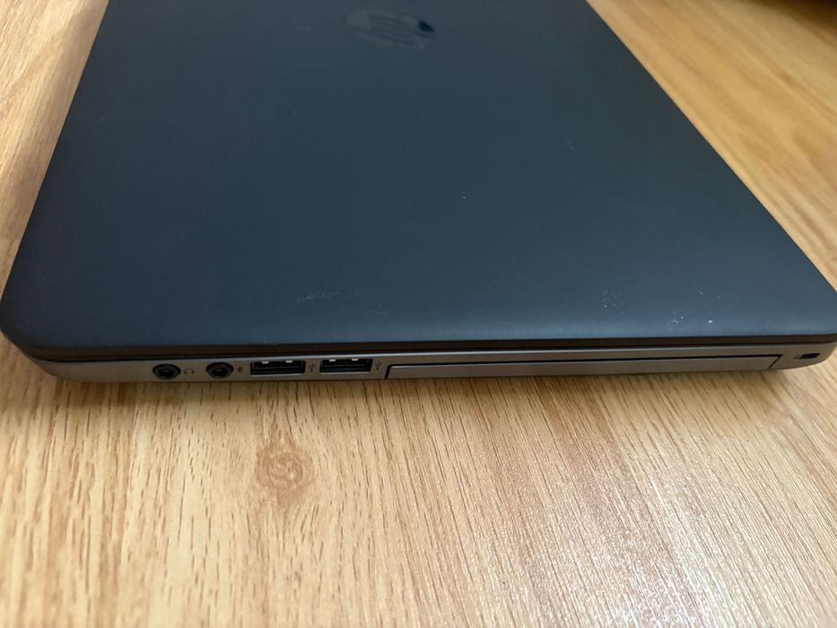 Vând laptop HP 400 lei