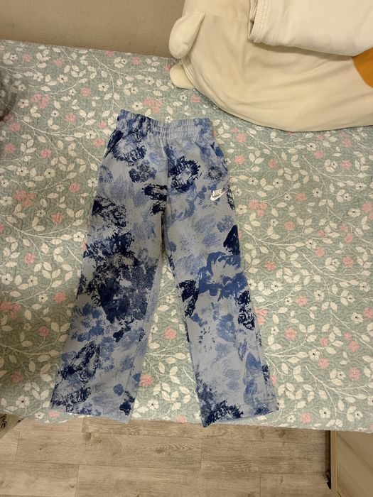 Продам спортивный костюм nike для девочки