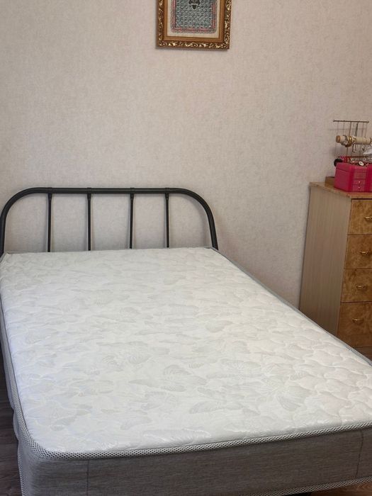 Продам кровать с матрасом