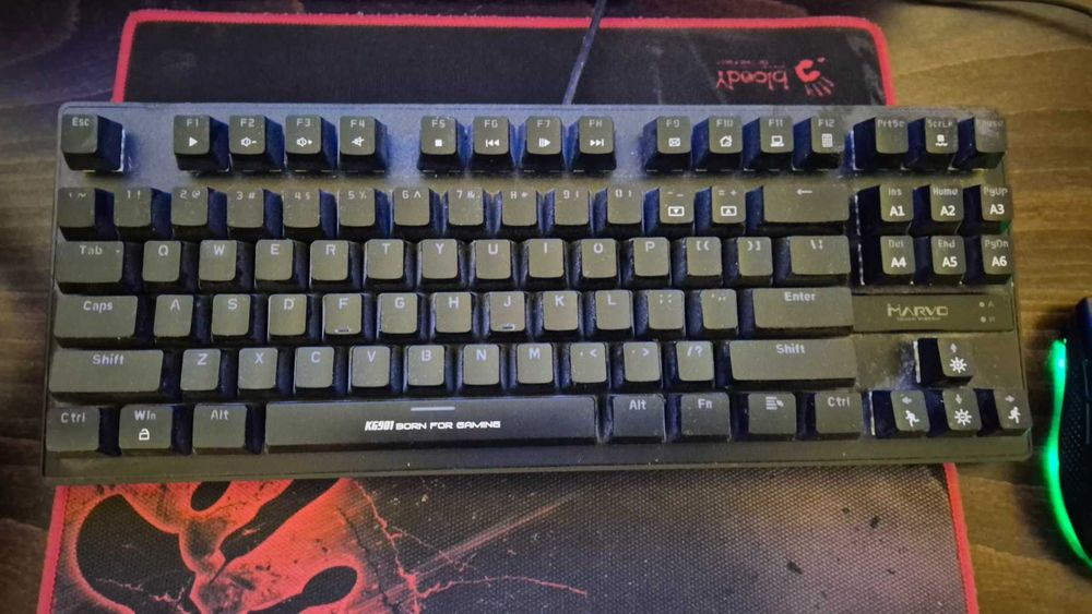 PlayStation 4, 1TB + телевизор и аксесоари