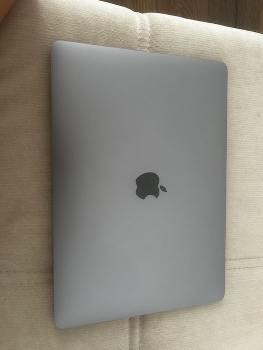 MacBook Air  este ca nou