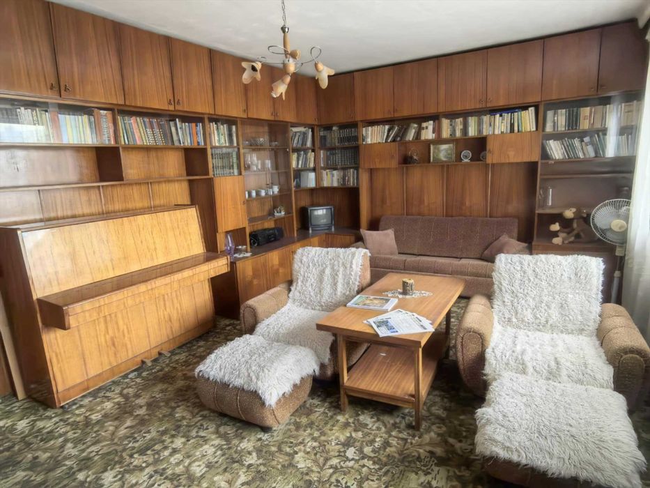 широк център -  тристаен