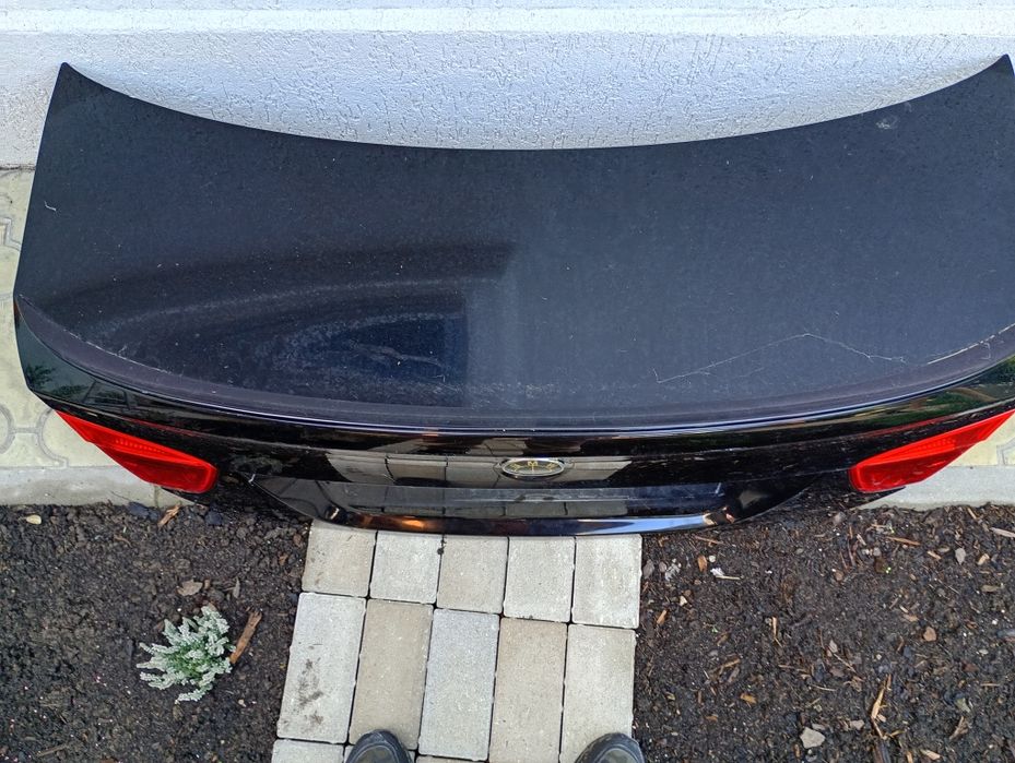 Capotă șpate completă BMW e90 non facelift cu stopuri și eleron NEGRU