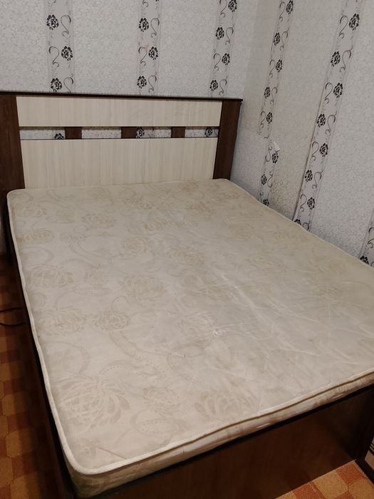 Продам спальный гарнитур
