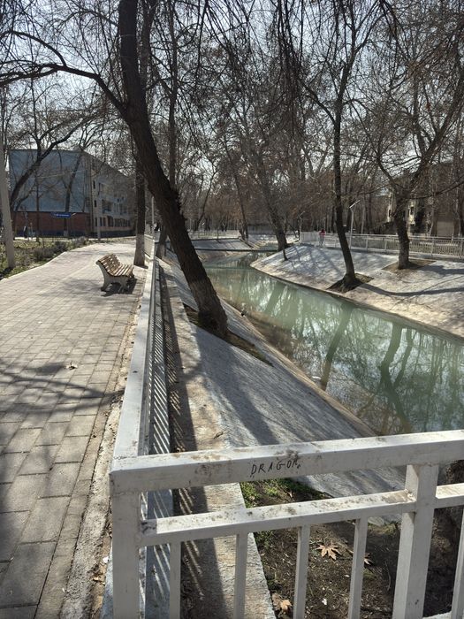 Хамза, Новза метрода  3 хонали уй сотилади.