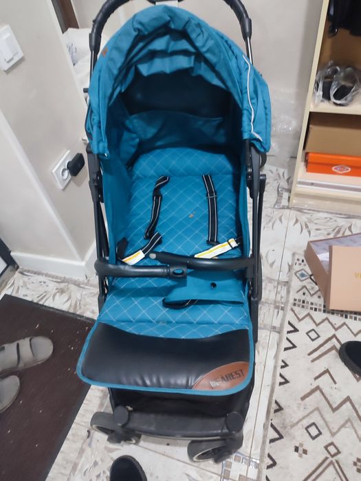 Продаю 2 коляски, 2 манежки и стульчик