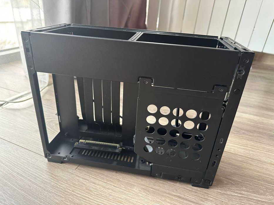 Корпус Lian Li A4-H2O X4