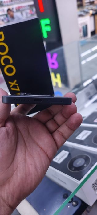 Poco X7 pro 12/512 qora
