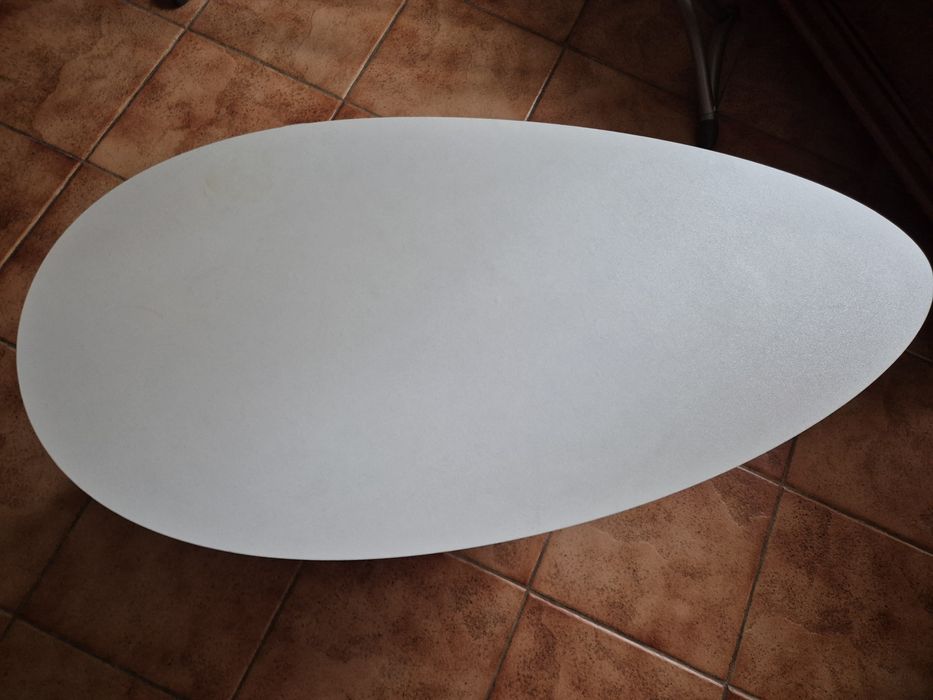 Masă cafea alba minimalist