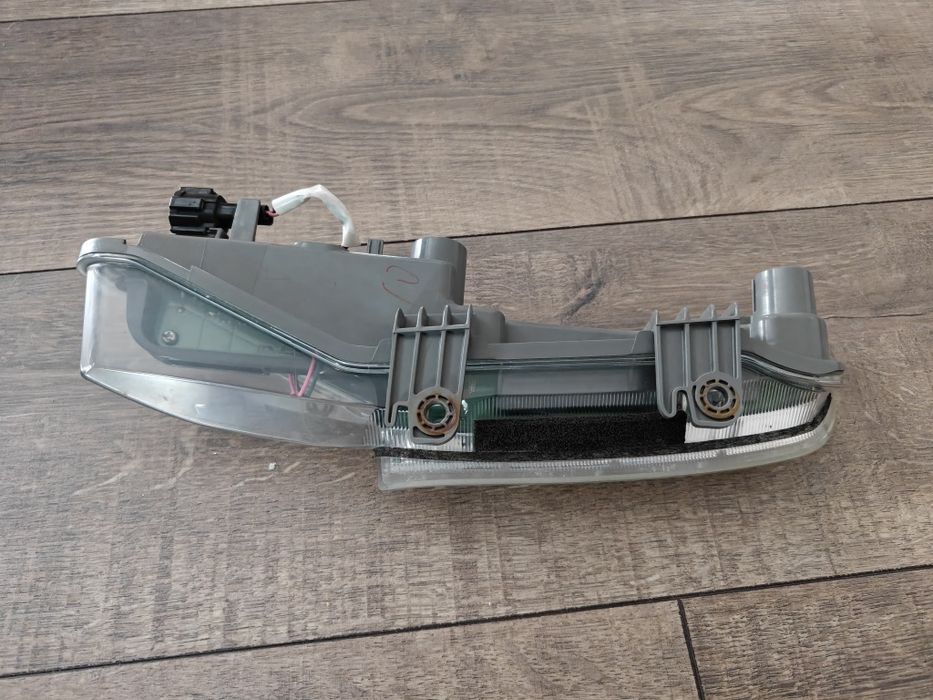 Nissan 370z лява дневна светлина