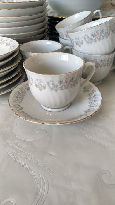 Продаю Сервиз 44 предмета