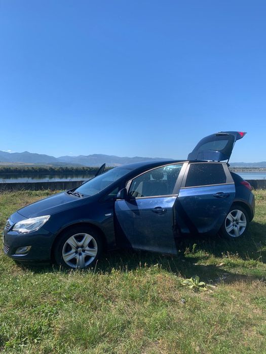 Vând Opel Astra J 2009