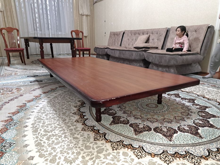 2 дана Стол ҳәм 22 дана стулчиги менен сатылады,.