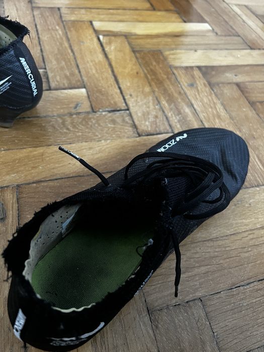 Ghete de fotbal elit taiate la glezniera marime 44