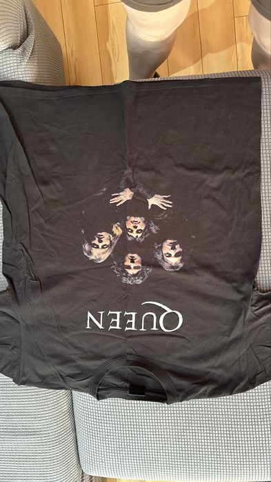 Тениски с рок групи Nirvana, Queen и анимета