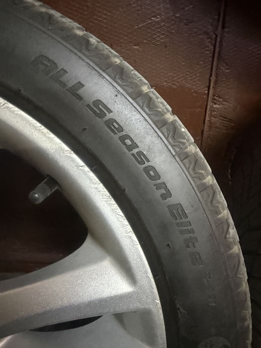 Vînd 4 jante cu cauciucuri