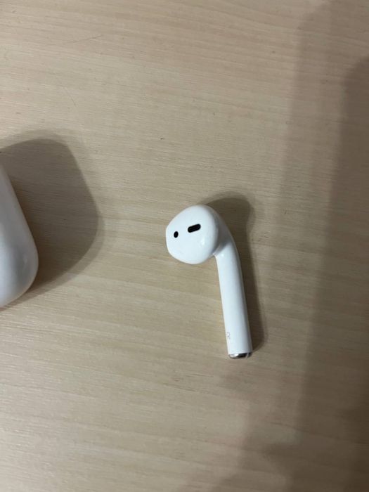 Правый наушник Airpods