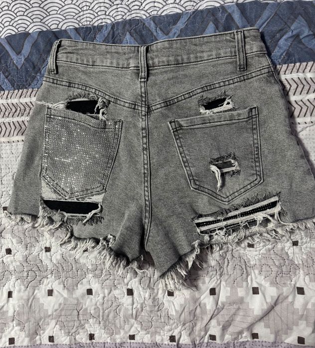 Къси панталонки с камъни