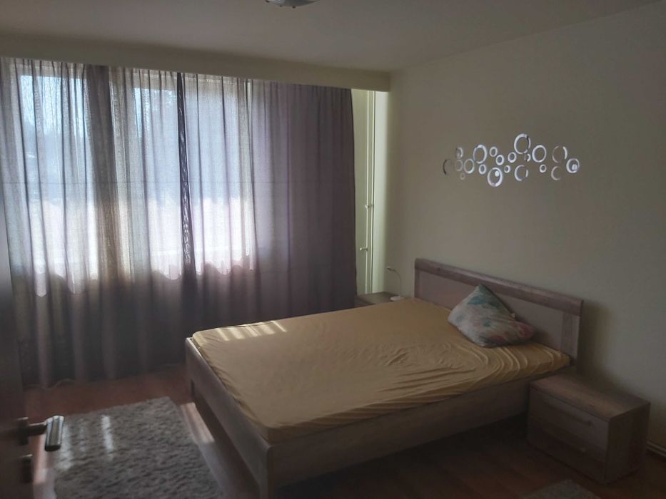 Inchiriez apartament 3 camere, decomandat, ultracntral.