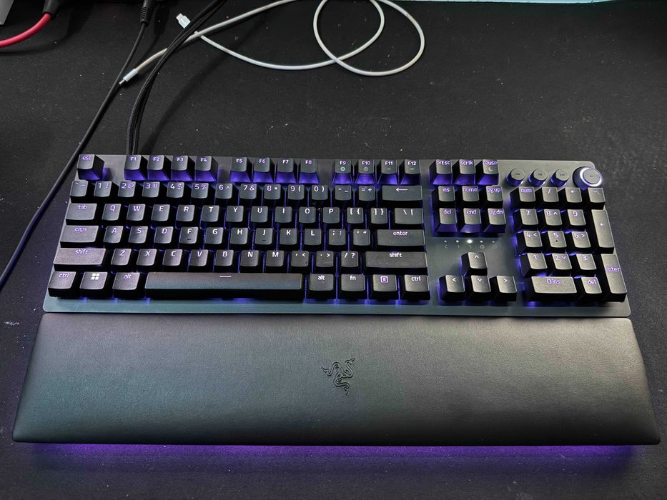 Razer Huntsman V2 Analog, RGB, черна