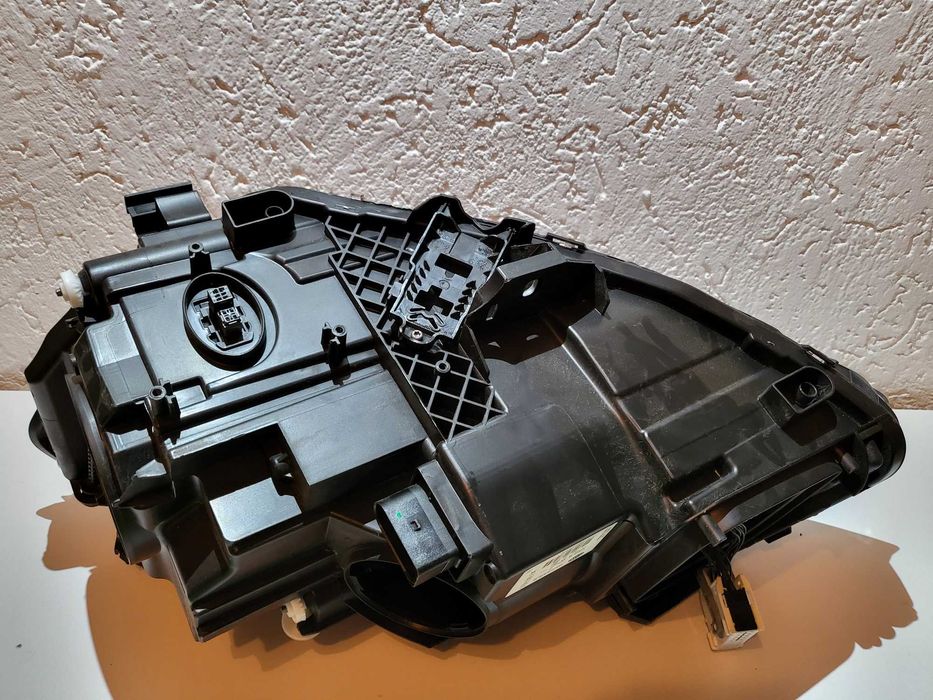 Mercedes-Benz GLA 2014 2017 FAR Cu Xenon Dreapta