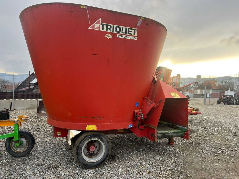 Фуражораздаващо ремарке Trioliet Solomix – 12 м³ + Видео