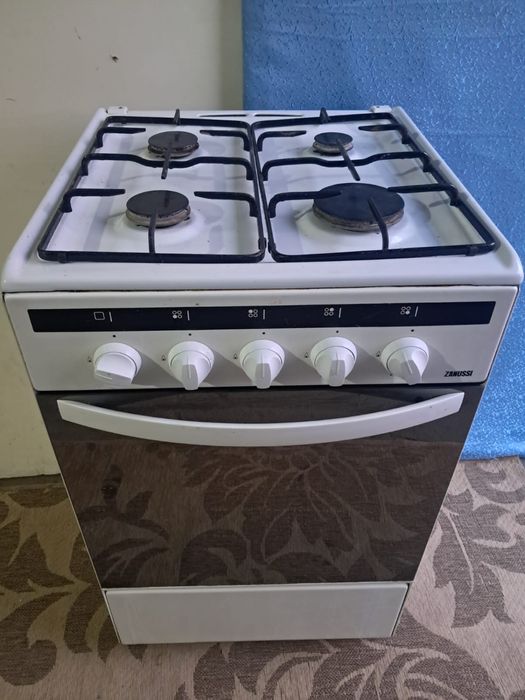 Продам газ плиту