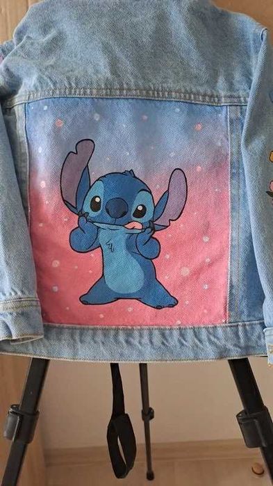 Geacă din denim pentru copii pictată manual cu Stitch