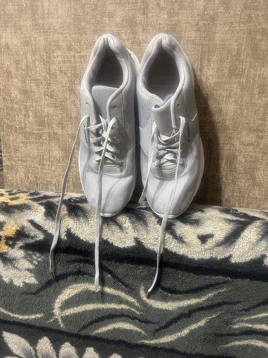 Продам кроссовки