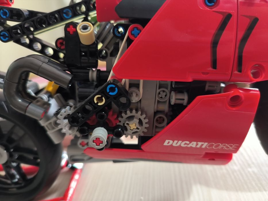 Lego Ducati Panigale V4 R