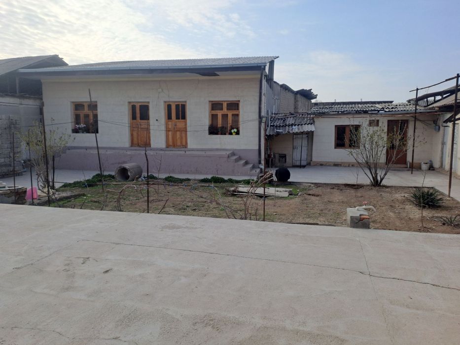 Uy sharoitlari bor 6.94sotix balnitsa yaqin GAI yonida bozorga yaqin