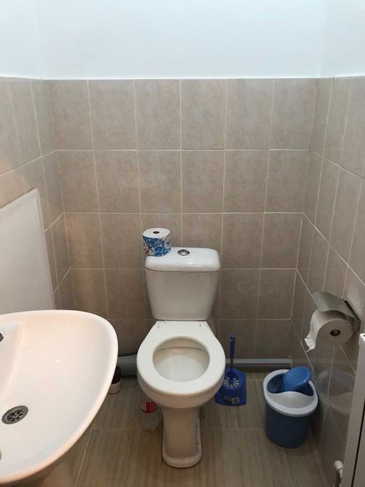 Жиззах шахри Зилол махалласида 3 хонанали дом срочно ижарага берилади.