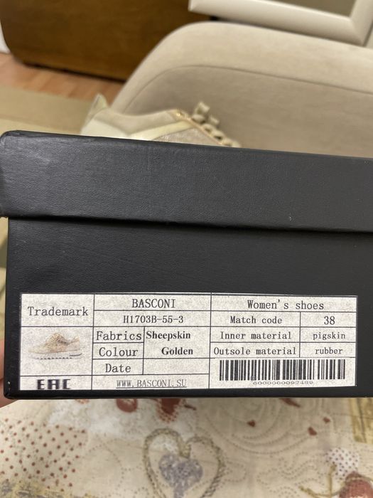 Кроссовки женские б/у