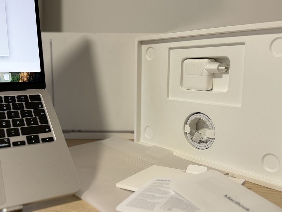 Macbook Air M4 SILVER 16 GB RAM 256 SSD NOU garanție