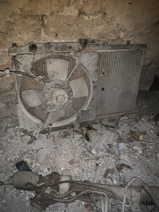 Продам запчасти на мазда 323