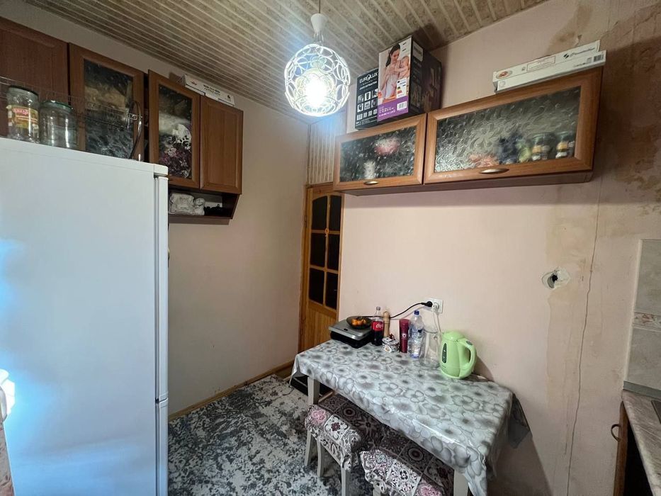 Продаётся 1/1/4 на м-в Карасу 1