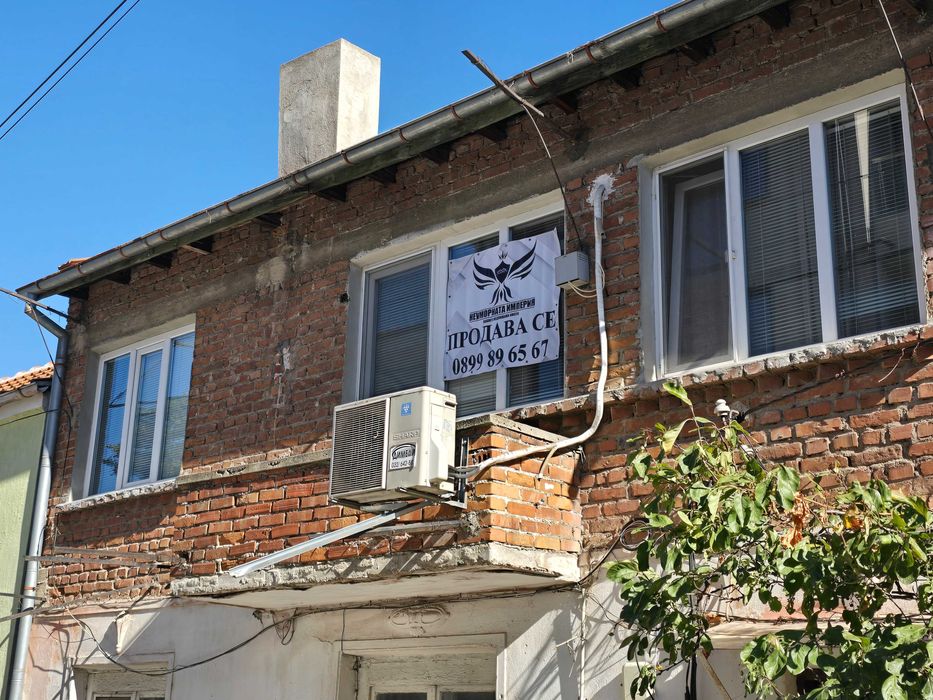 Продавам двуетажна къща РЗП 140кв. и 95кв.м. двор в гр.Асеновград