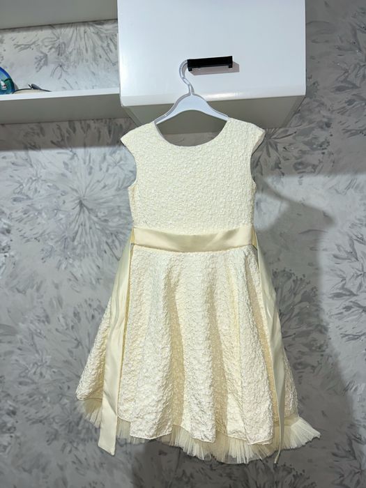 Продам нарядные платья!