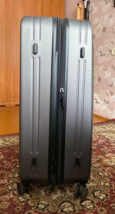 Продам чемодан новый