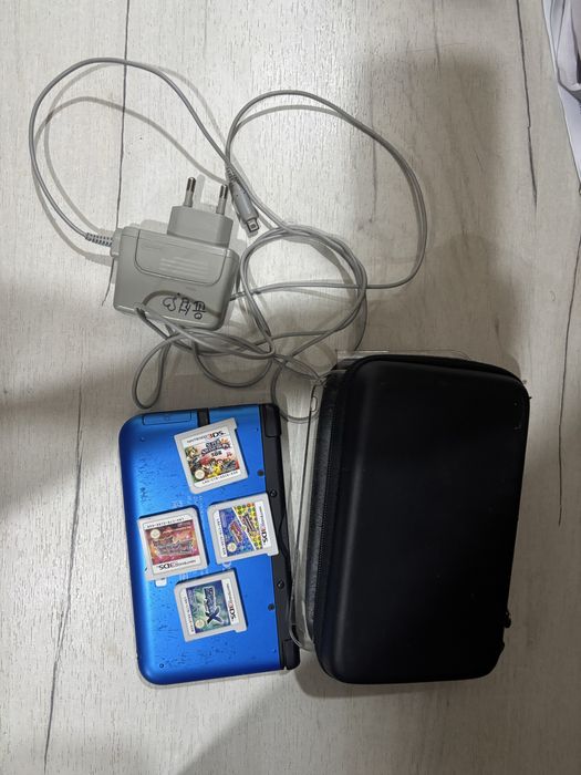 Nintendo 3DS XL Blue + игры + зарядка