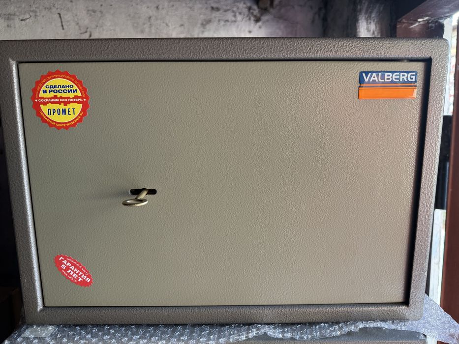 Продам сейф б/у .