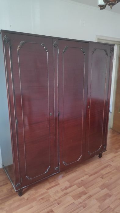 Vând mobila de dormitor.