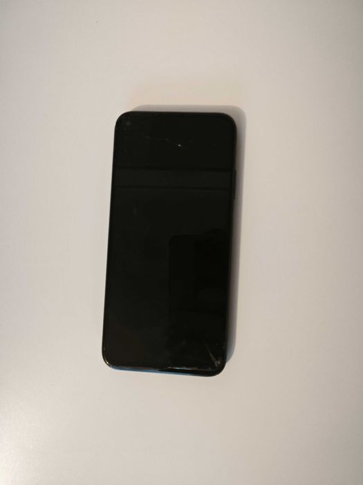 Huawei P40 Lite – ecran spart, telefon funcțional