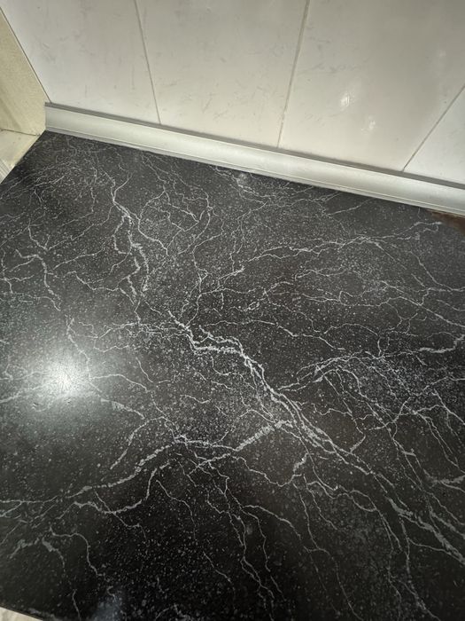 Кухня б/у, красного цвета,