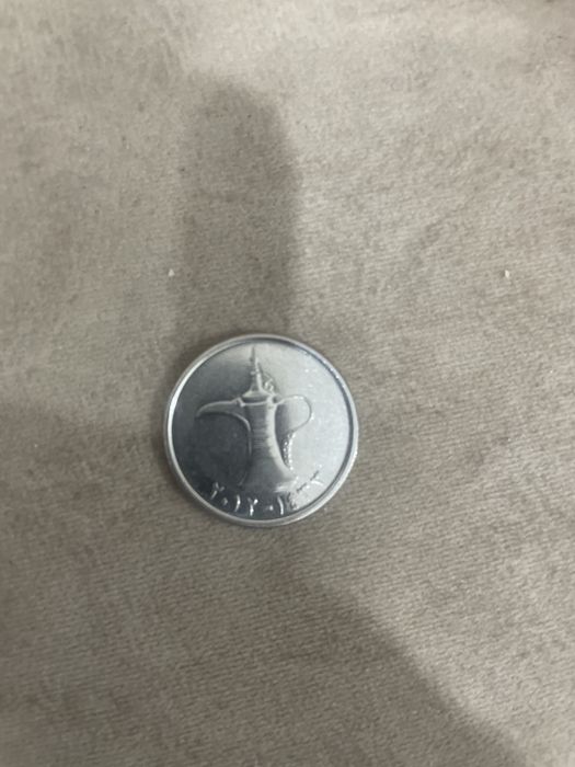 Монета арабских эмиратов с рисунком