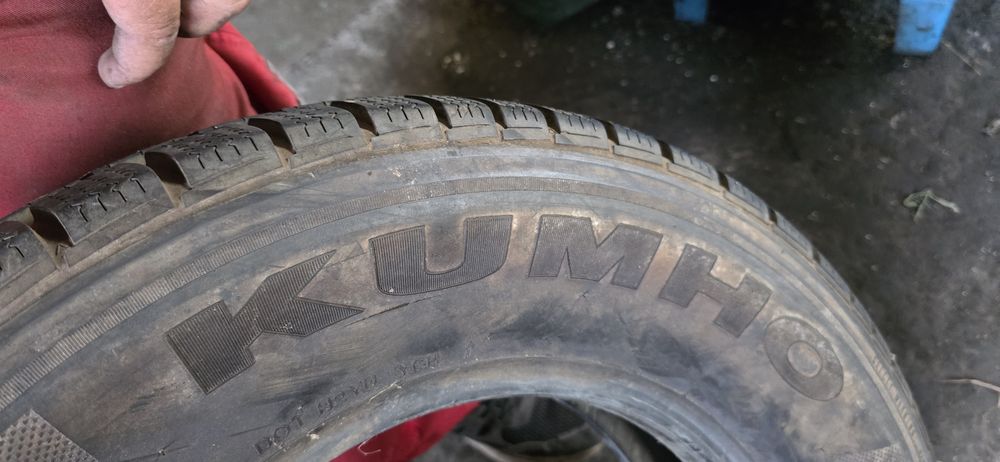 Гуми 4бр 215/70/15 - 1бр - 79лв
