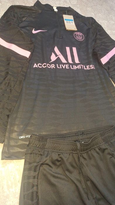 Compleu psg cu eticheta