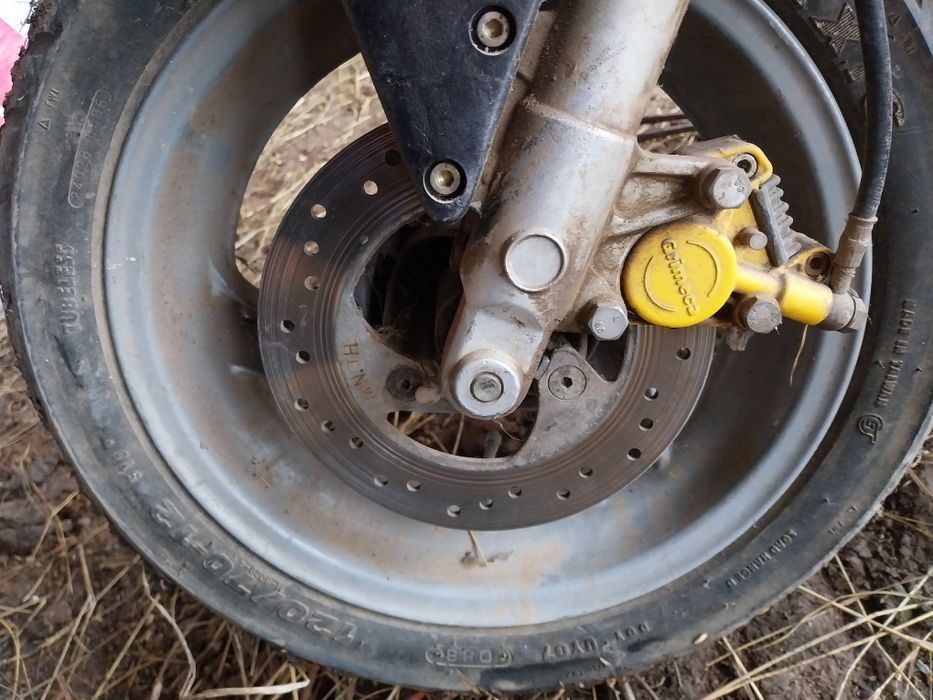 Vând cadru de malaguti f12 +frână fata și bara fată