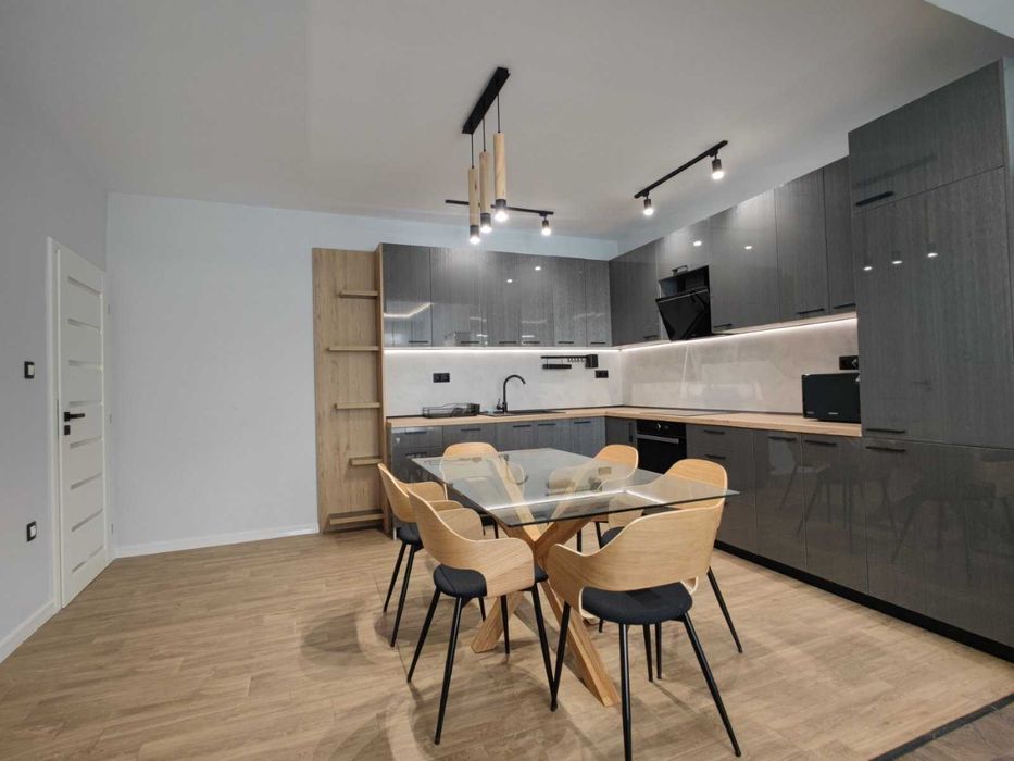 Дава се под наем Тристаен апартамент в София, Център - 1000 кв.м за 1275 € - Снимка #4